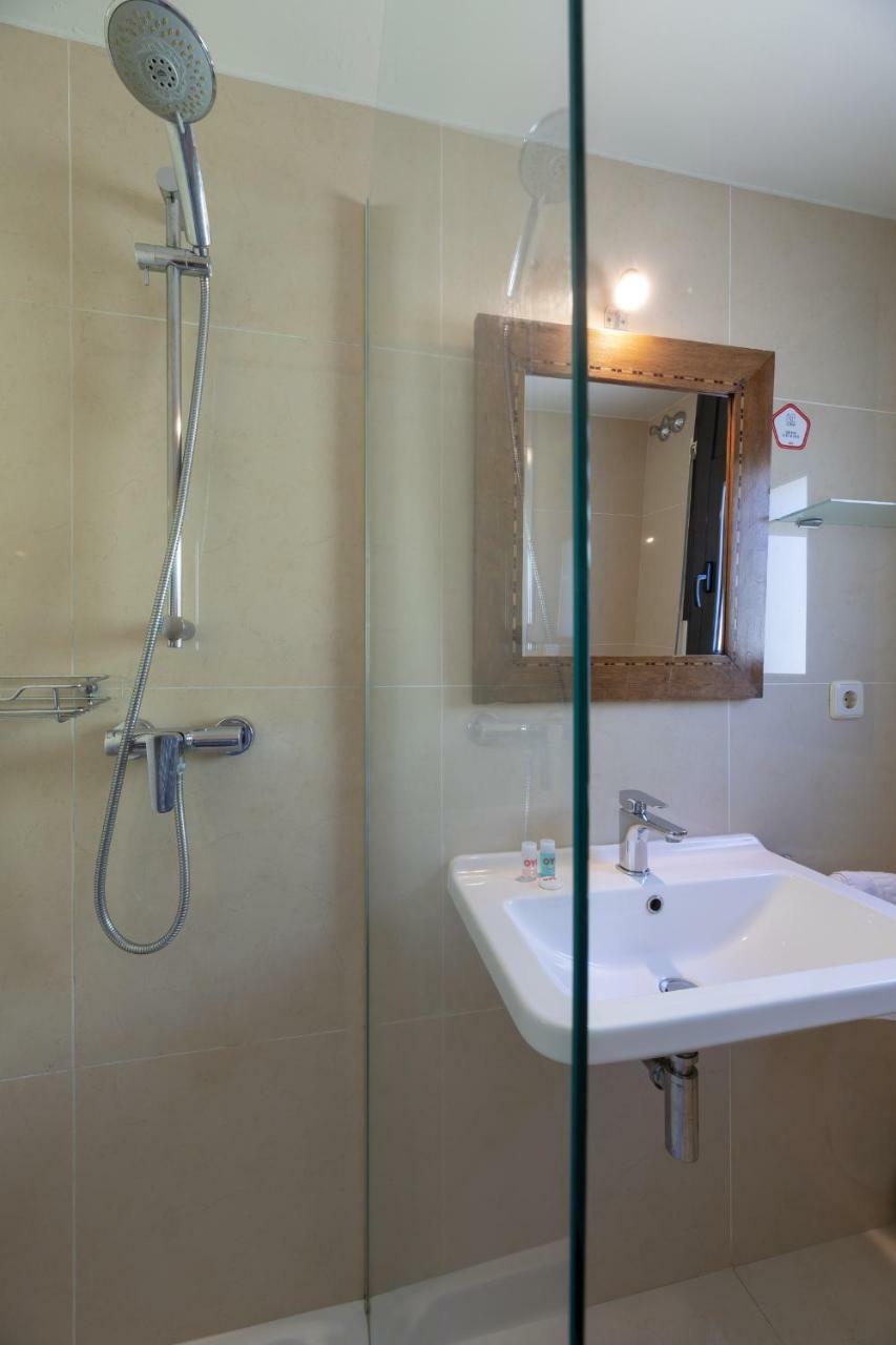 Hostal Alberana Verges Exterior foto